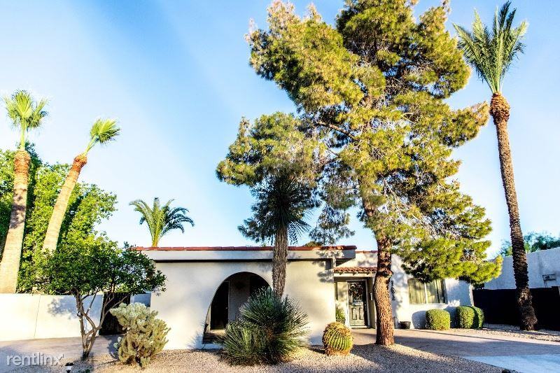 4437 N 86th Street - Photo 3 of 49