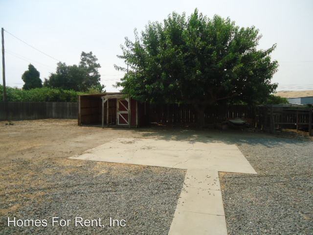 28544 Avenue 140 #A - Photo 2 of 17