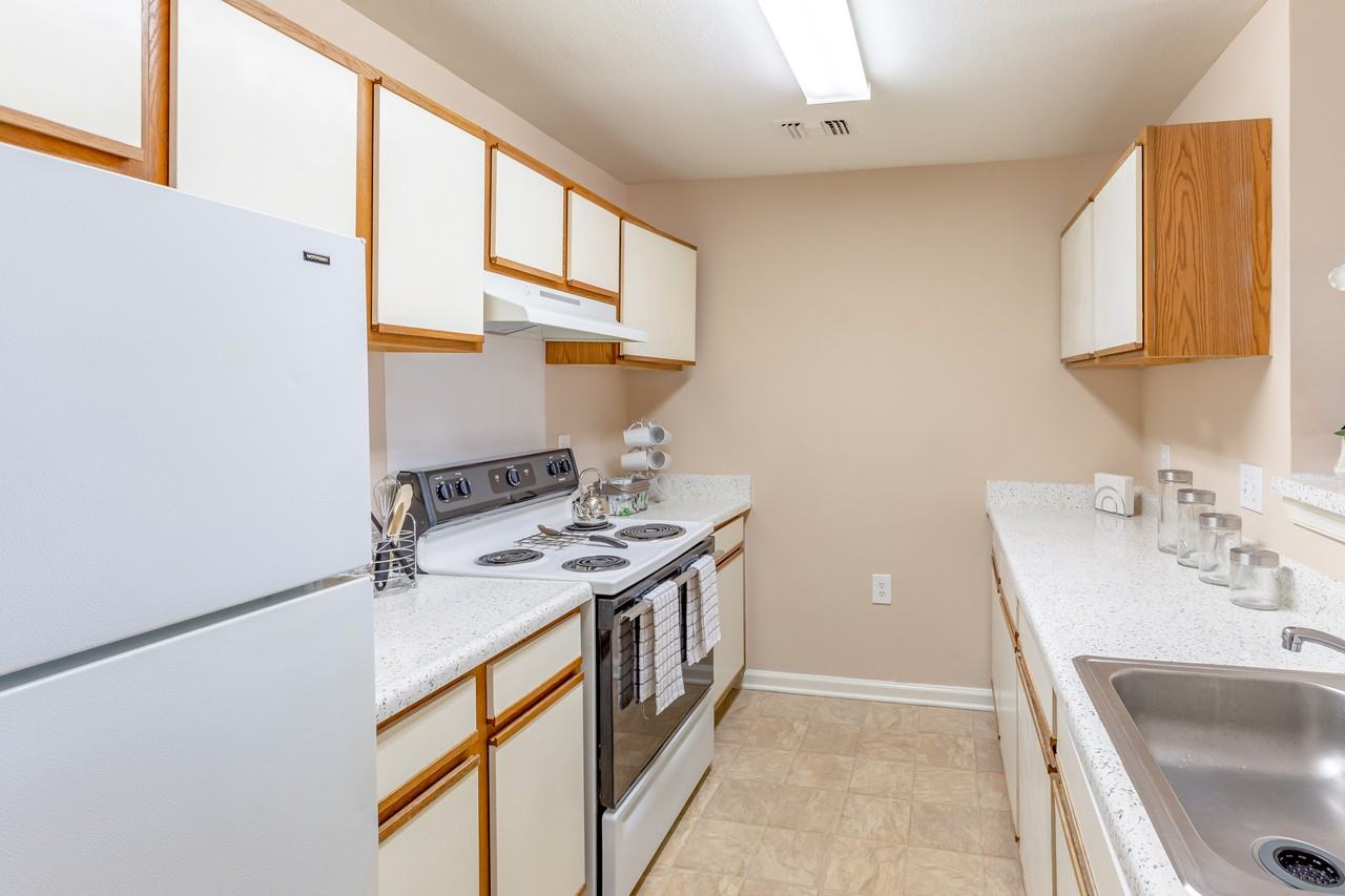 Somerset Pointe - Photo 6 of 28