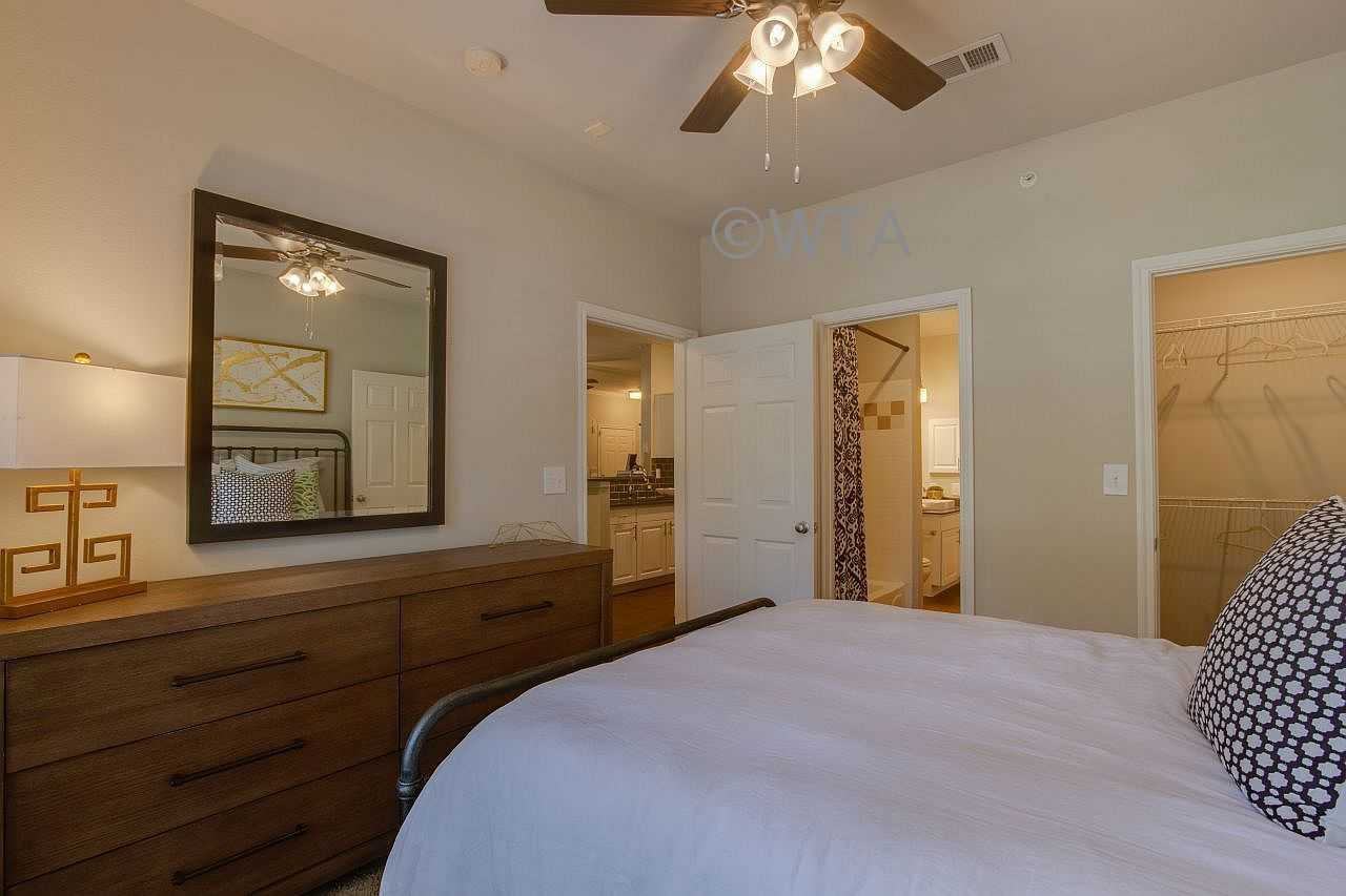 18777 Stone Oak Pkwy - Photo 2 of 19