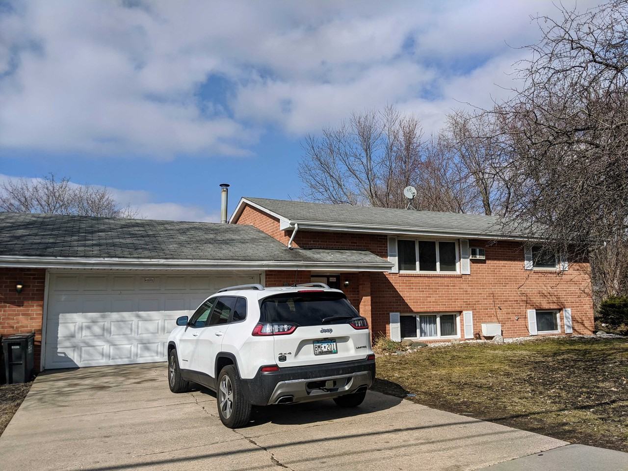 2151 Londin Ln E - Photo 2 of 19