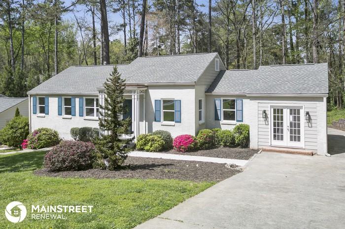 410 Allison Drive Northeast - Photo 2 of 29