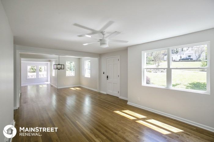 410 Allison Drive Northeast - Photo 3 of 29