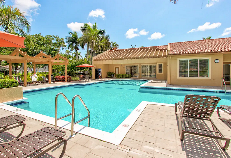 Reflections of Boca Del Mar - Photo 2 of 40