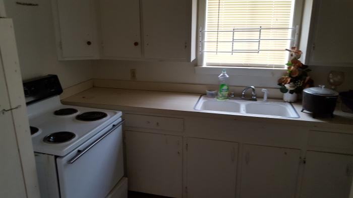 370 Lea Cir - Photo 2 of 4