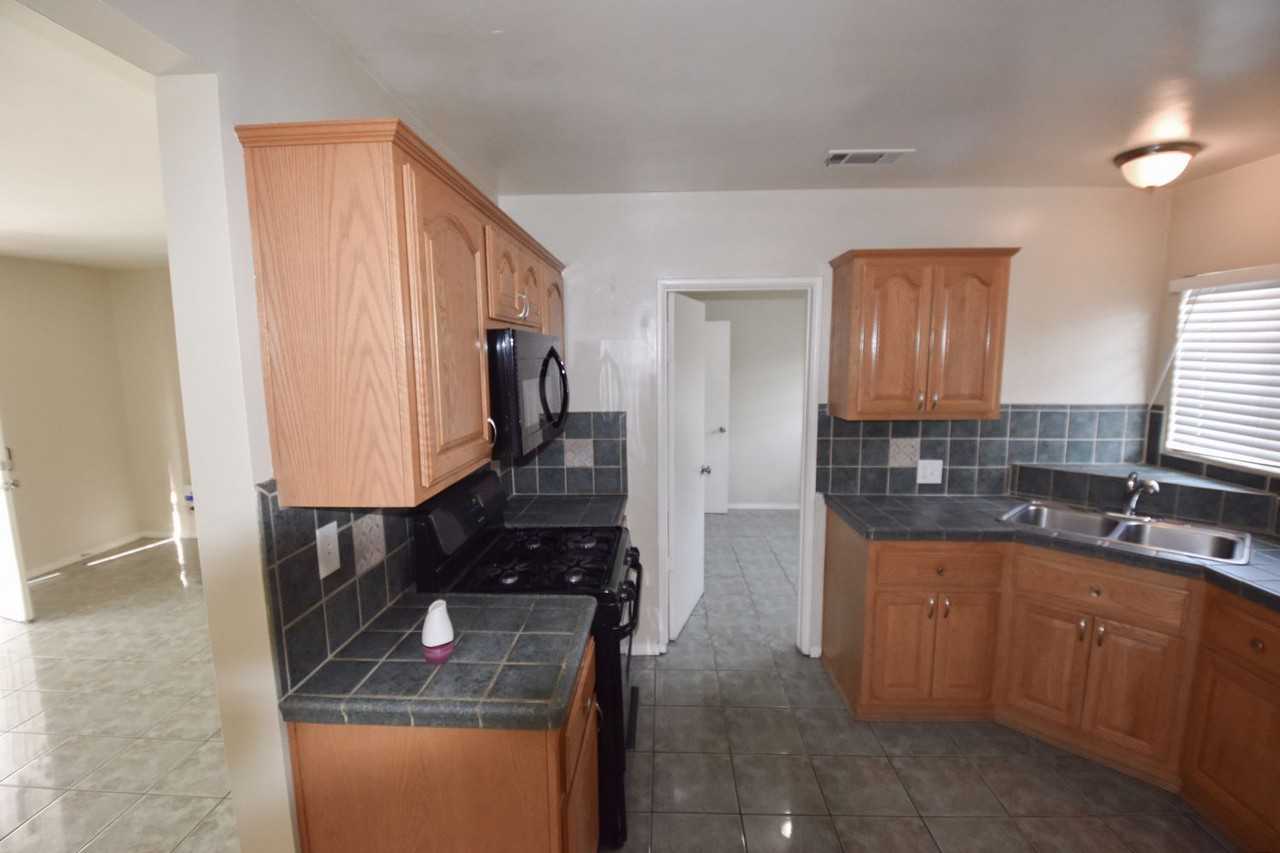 5520 Golondrina Dr - Photo 3 of 12