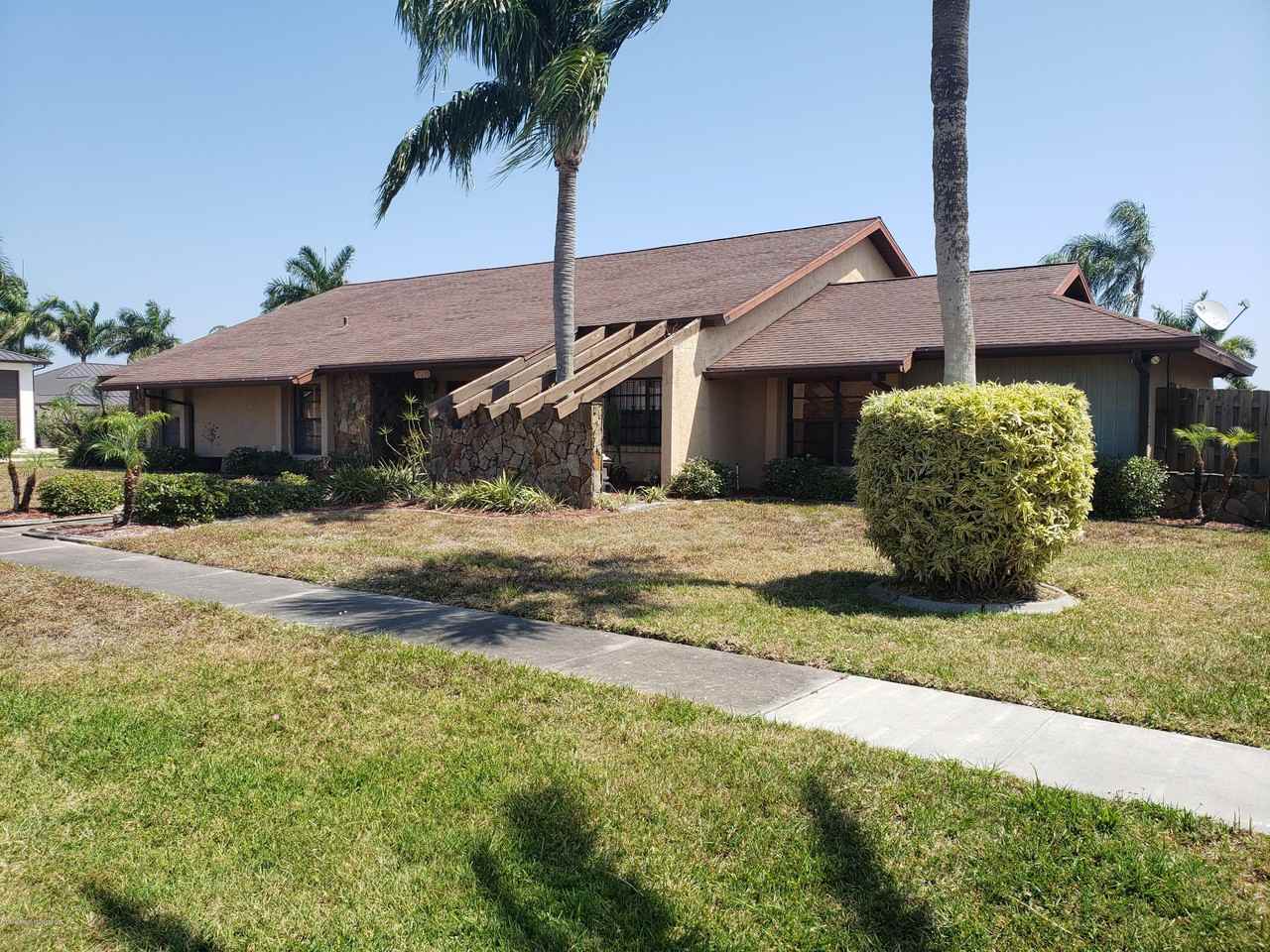 2280 Sykes Creek Drive - Photo 3 of 35