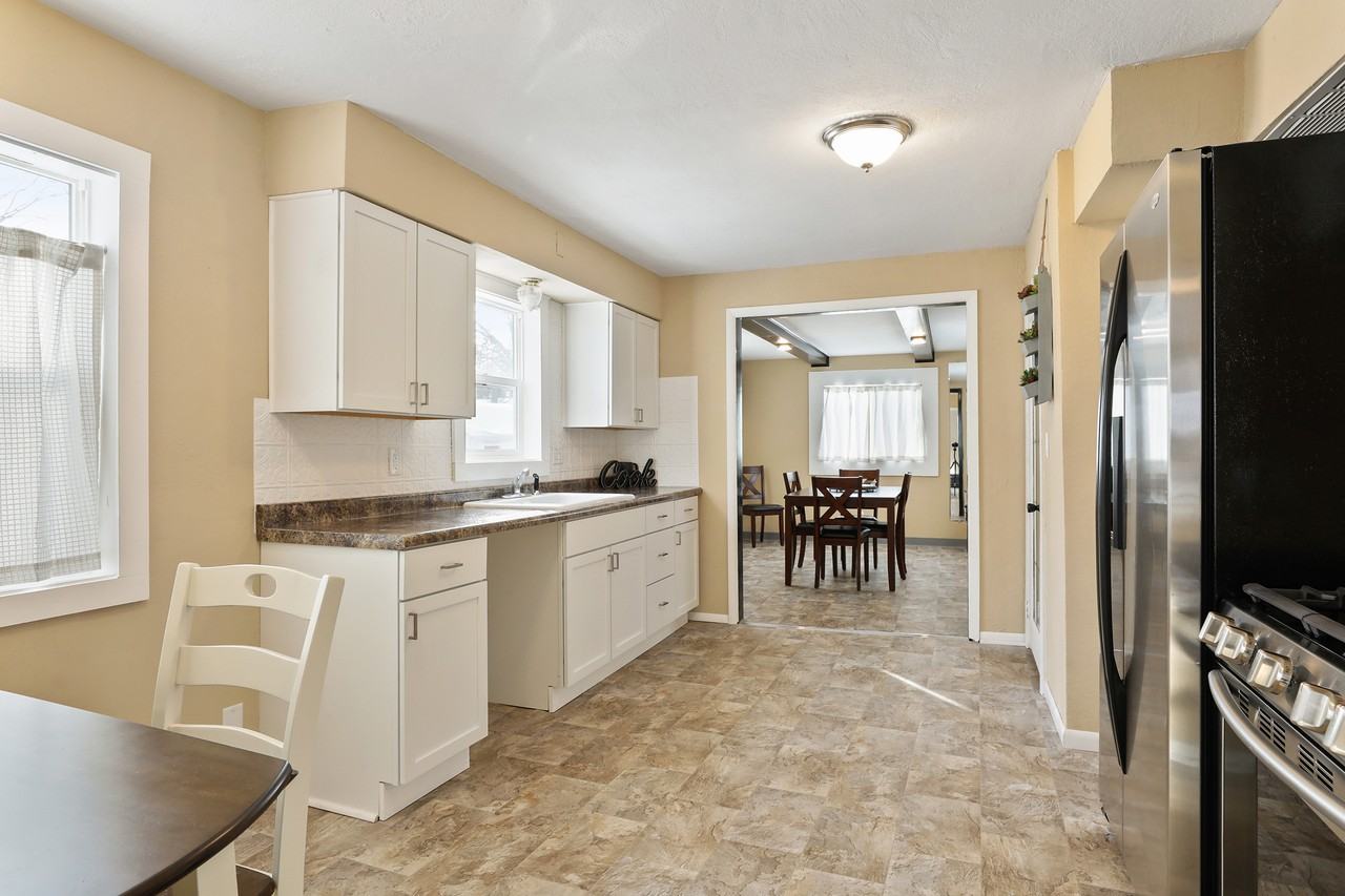 2096 Reaney Avenue East - Photo 3 of 19