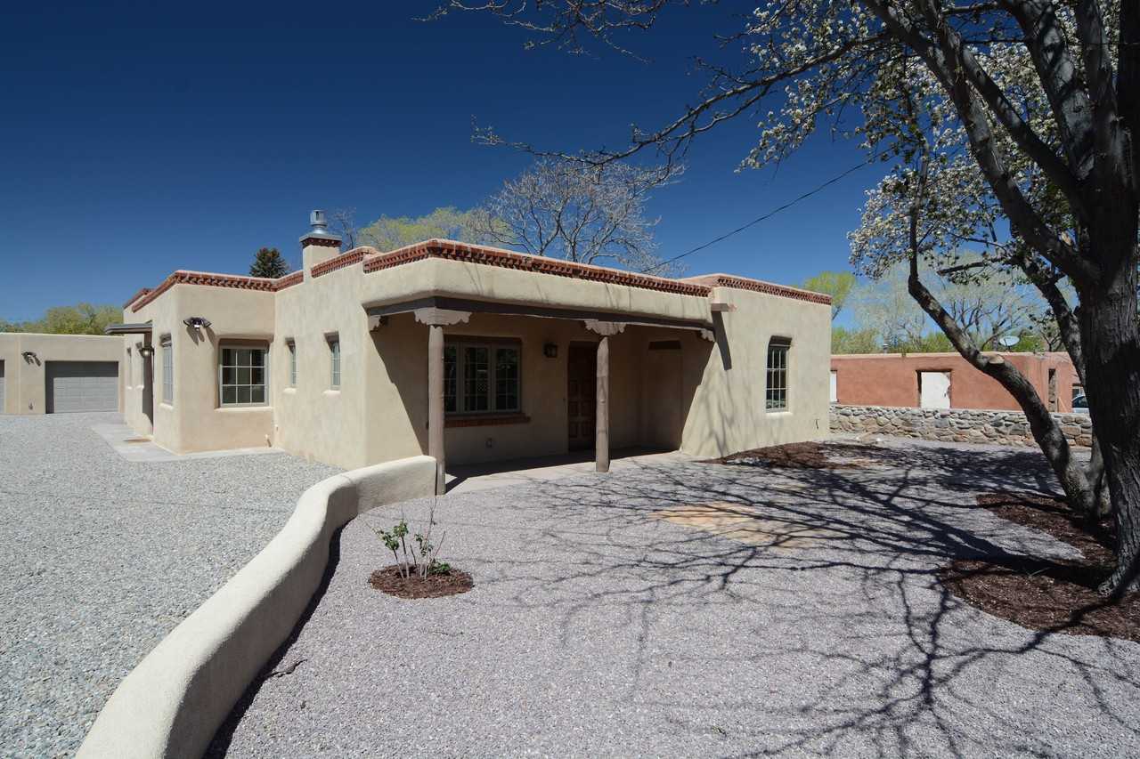 324 Camino Cerrito - Photo 2 of 10