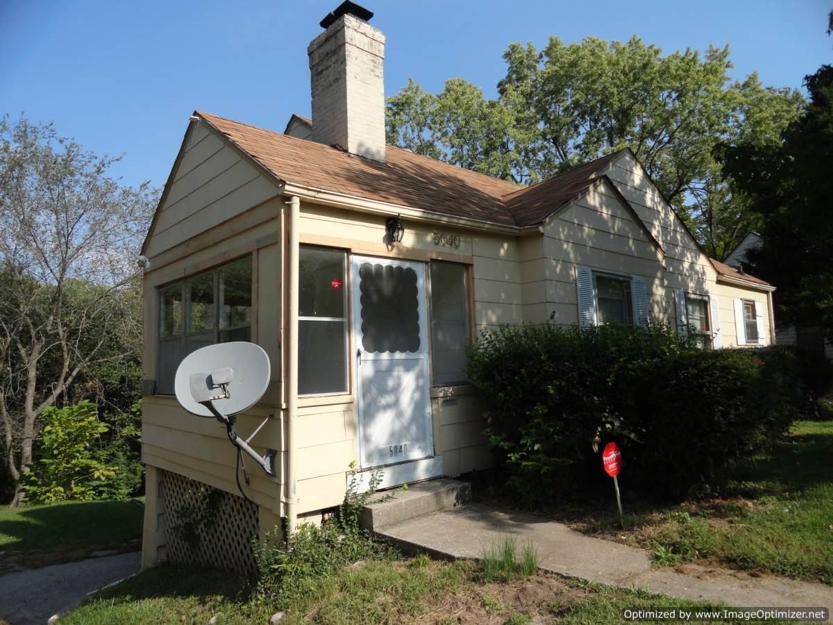 5040 Glenside Dr - Photo 3 of 33