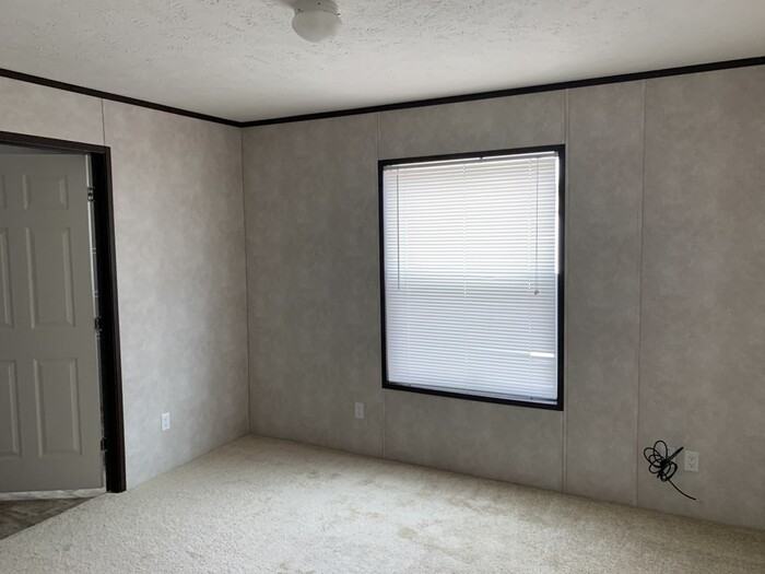387 Starling Ln - Photo 2 of 8