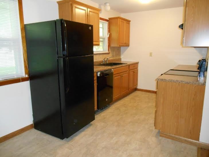 122 E 6th St - Photo 3 of 11