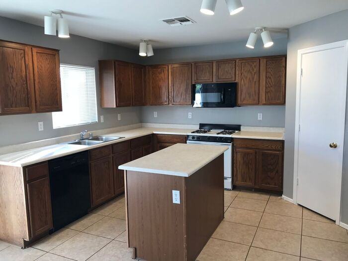 12525 West Rosewood Lane - Photo 2 of 18