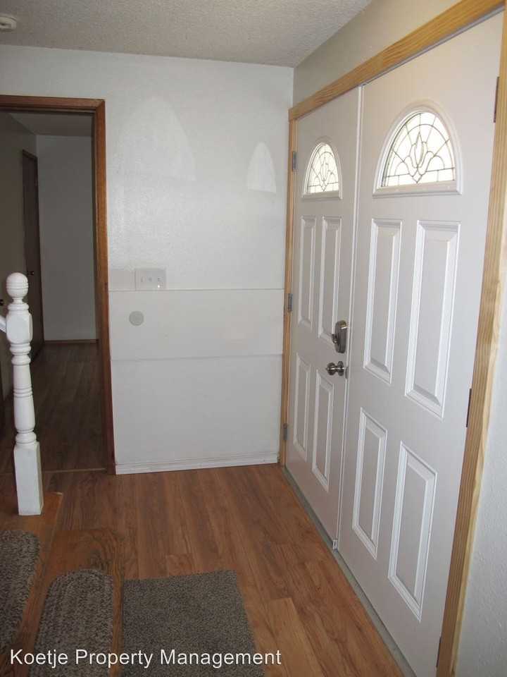 201 E Sunset Dr - Photo 2 of 35