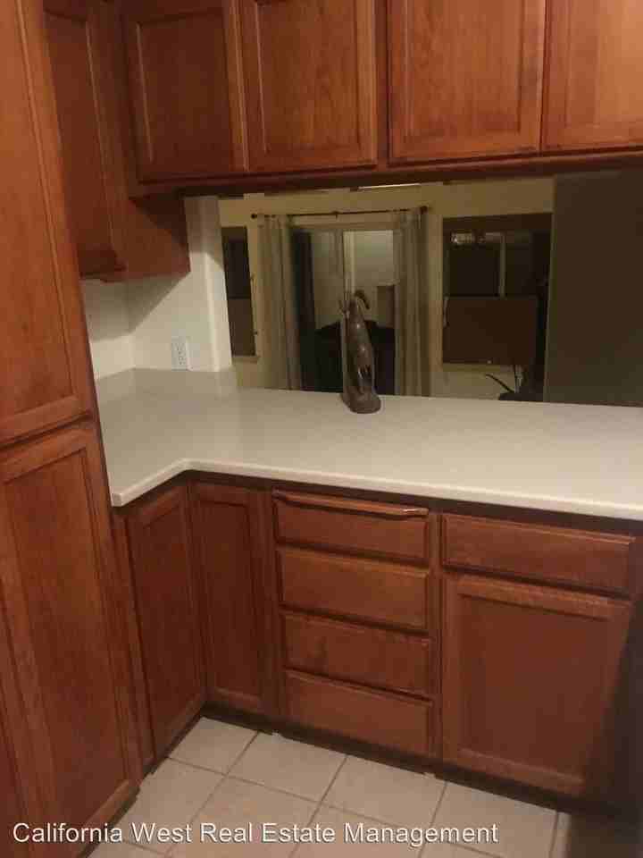 215 Lucas Ln - Photo 2 of 7