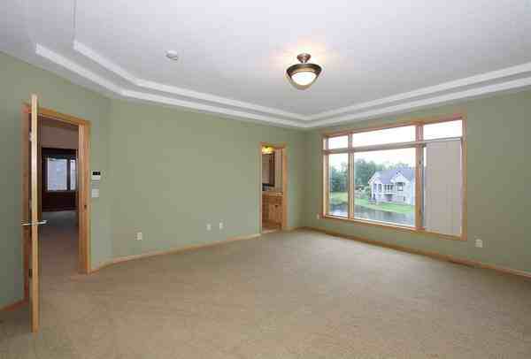 2700 105th Ave Ne - Photo 3 of 3