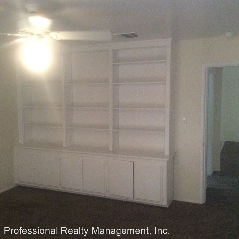 700 Jamaica Way - Photo 3 of 12