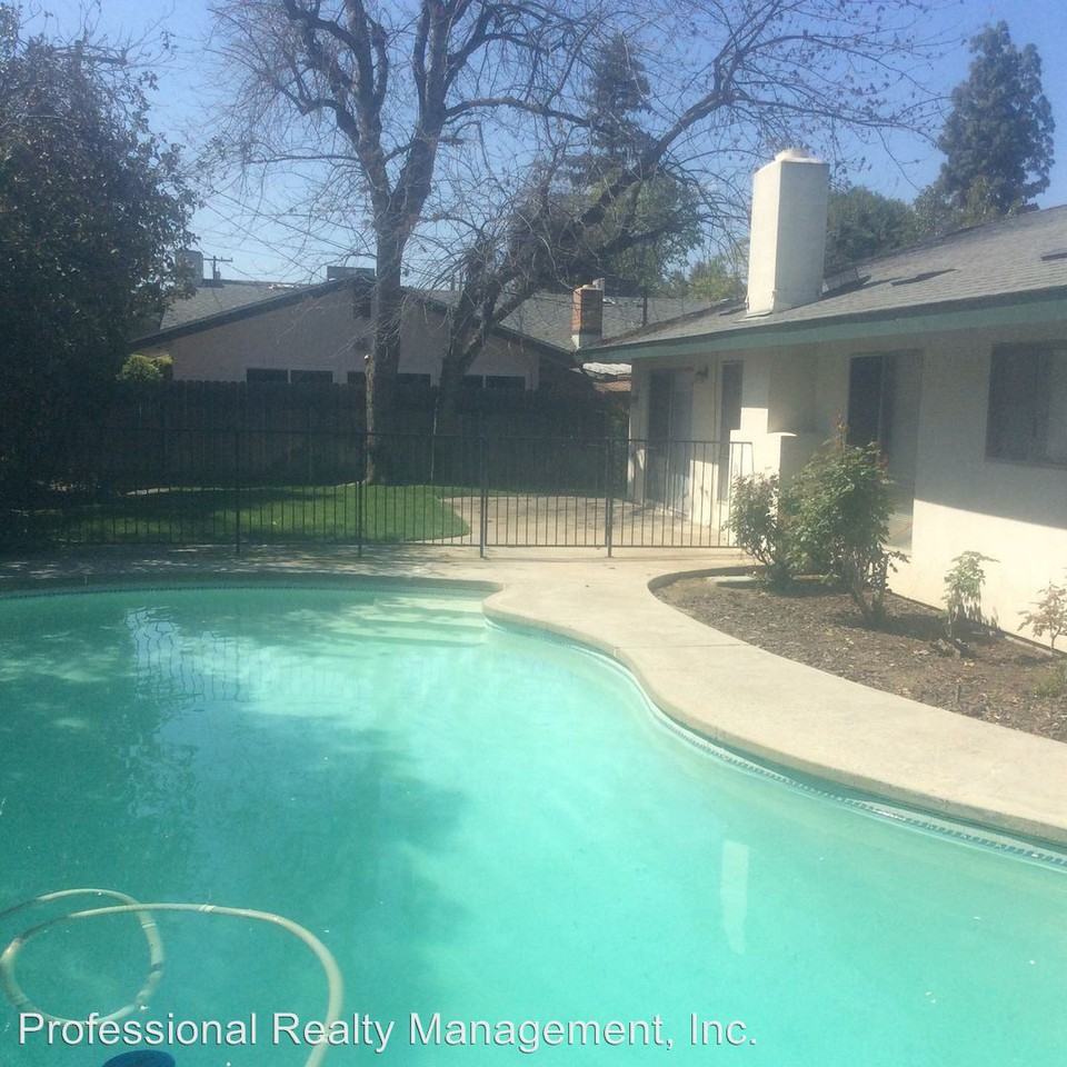 700 Jamaica Way - Photo 2 of 12