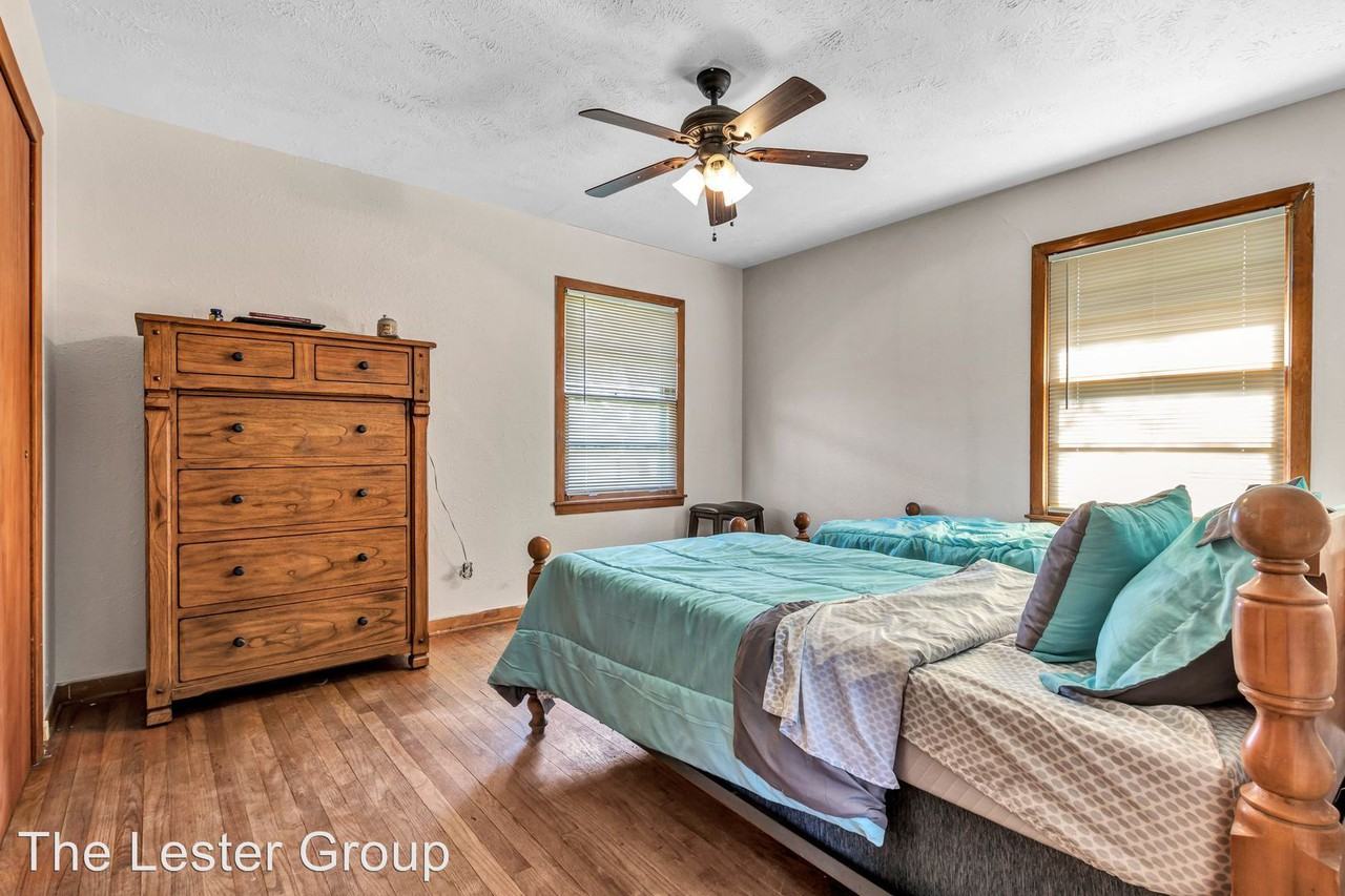 407 Walton Dr - Photo 3 of 12