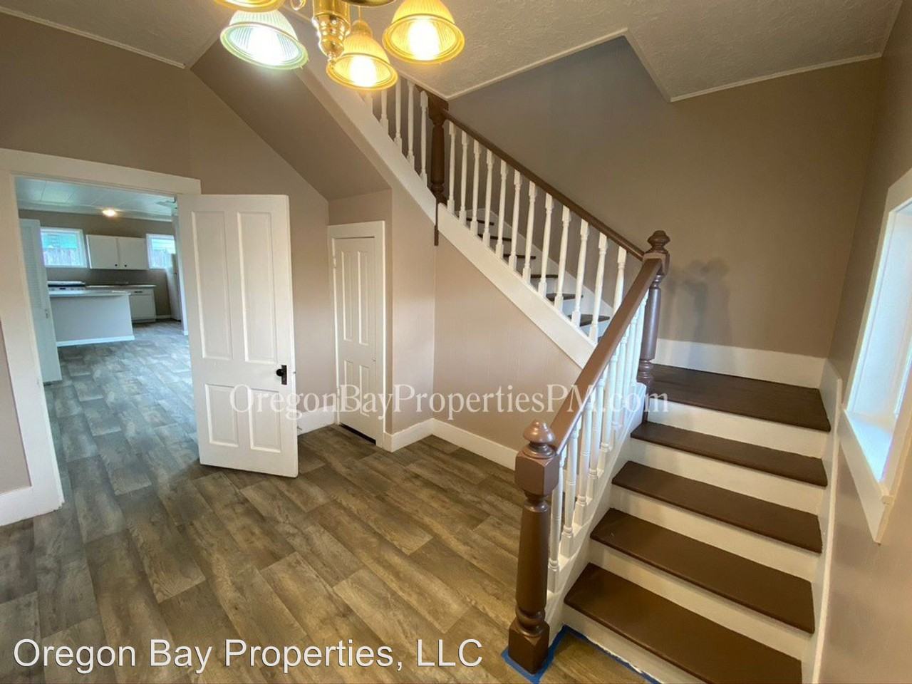 321 Railroad Ave - Photo 2 of 15