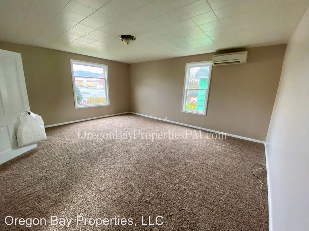 321 Railroad Ave - Photo 3 of 15