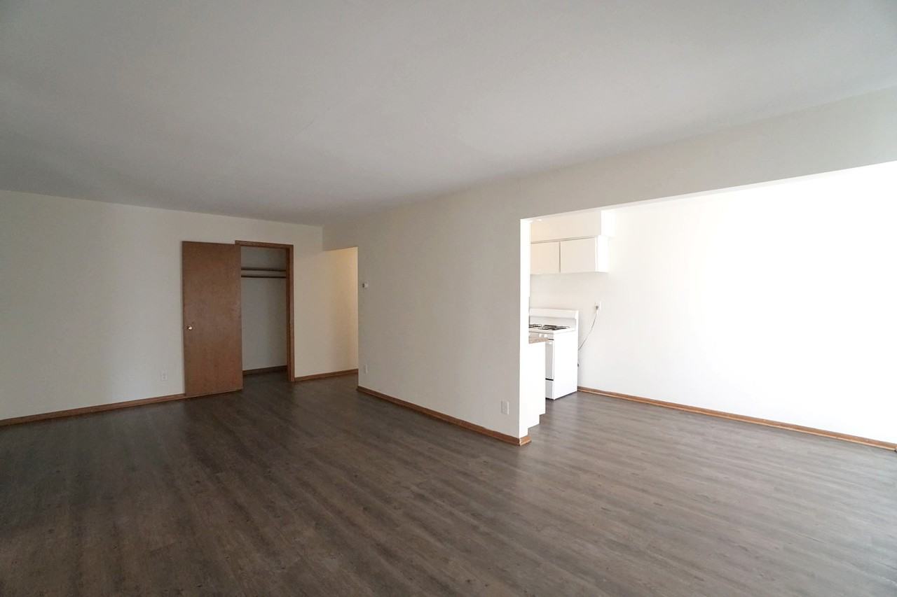 Como Court - Photo 3 of 39