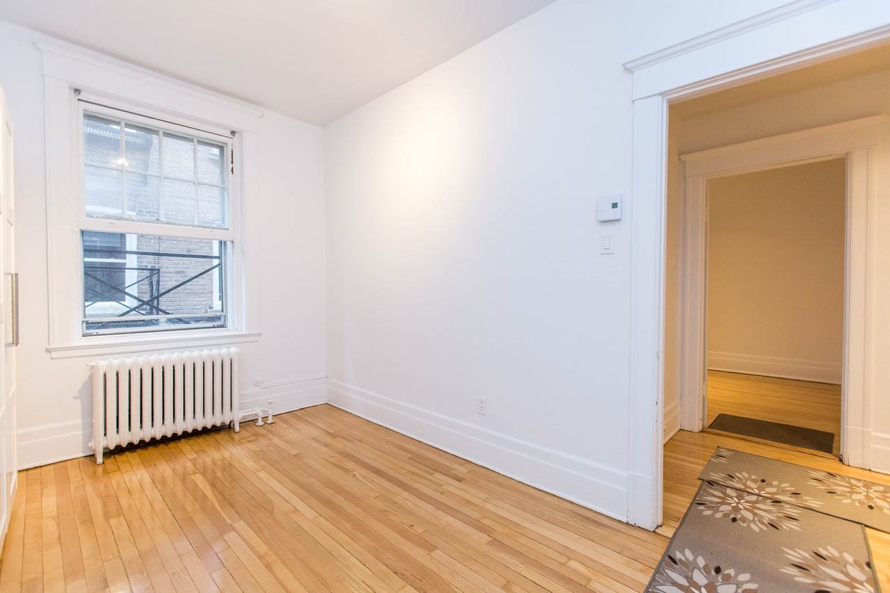 3639 Rue SainteFamille, Montréal, QC H2X 2L5, CAN 2 unit Rentals