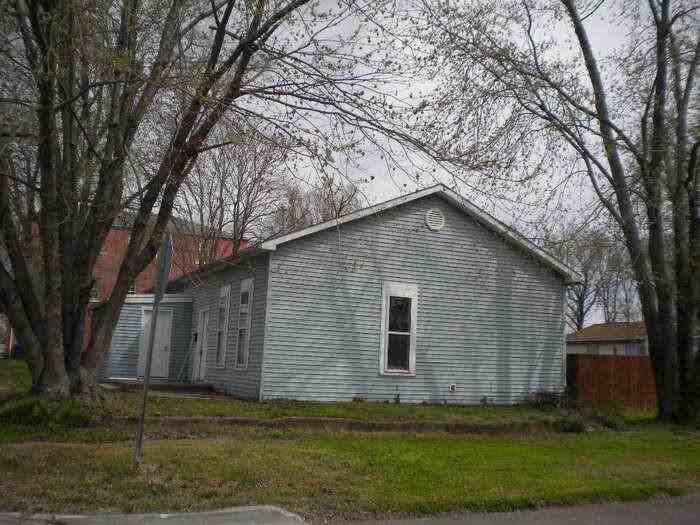 321 South Engineer Avenue - Photo 2 of 11