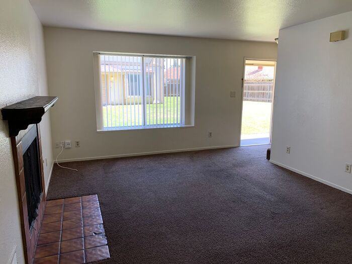 1473 East Ben Franklin Avenue - Photo 2 of 15