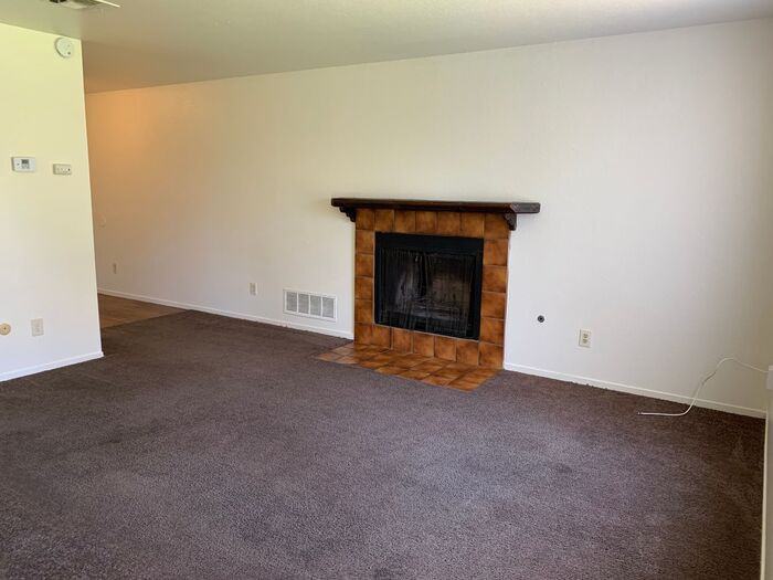 1473 East Ben Franklin Avenue - Photo 3 of 15