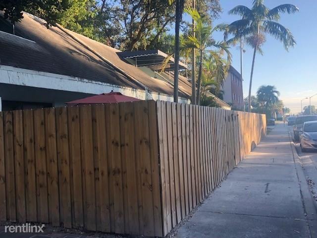 600 N Rio Vista Blvd - Photo 2 of 16