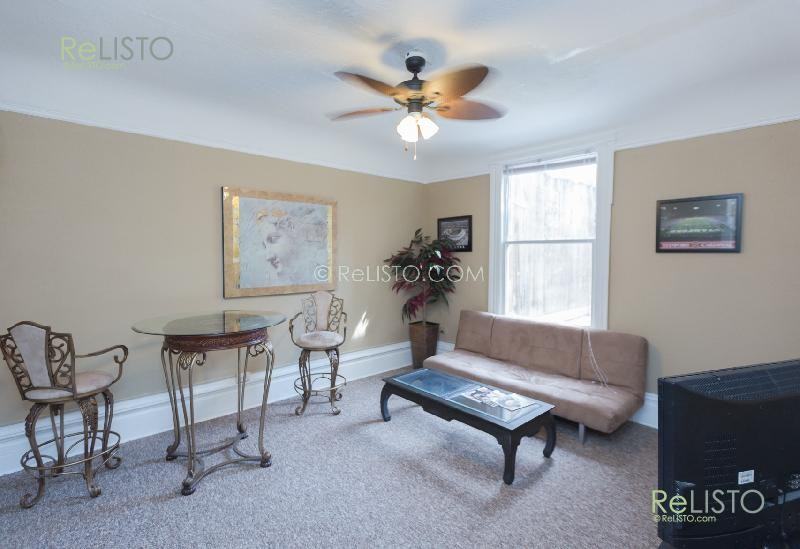 668 Van Ness Ave B - Photo 3 of 6