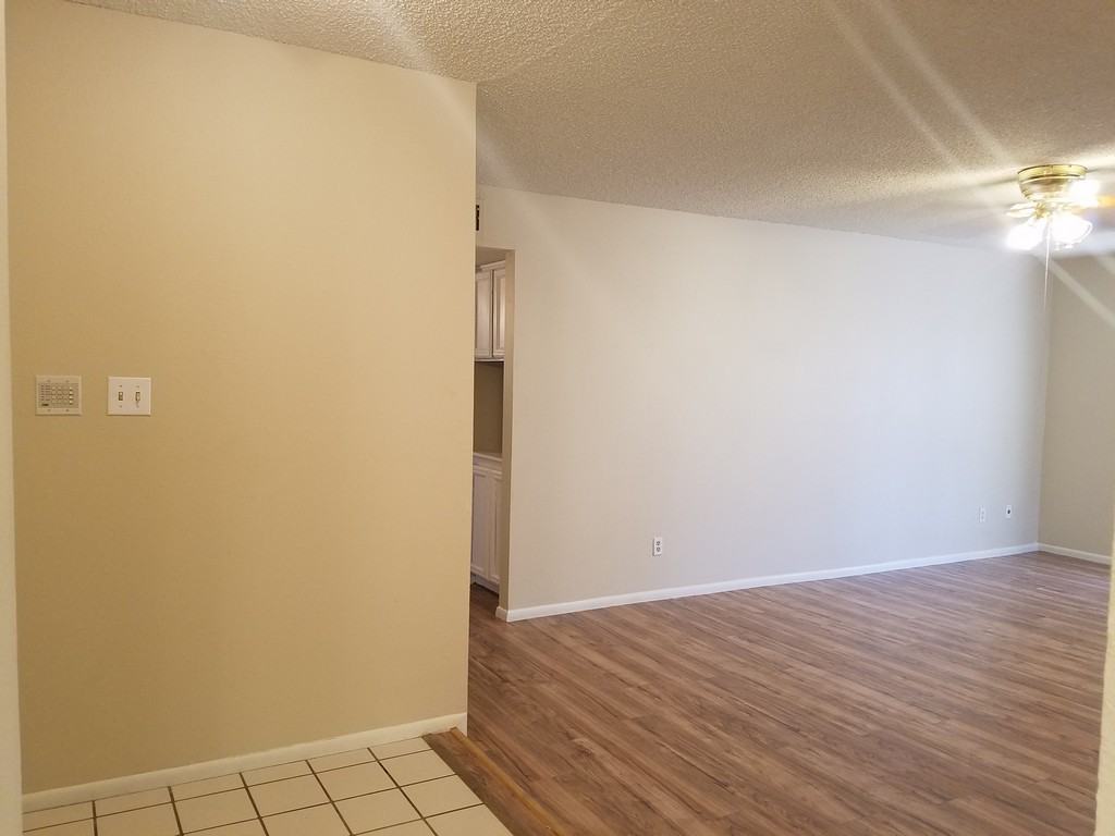 2323 W Paradise Ln - Photo 2 of 3