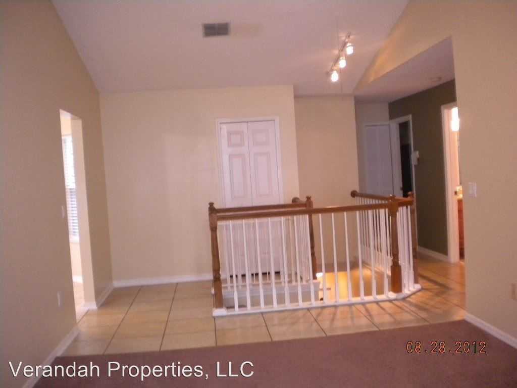 2210 Coach House Blvd Apt 7 - Photo 3 of 21