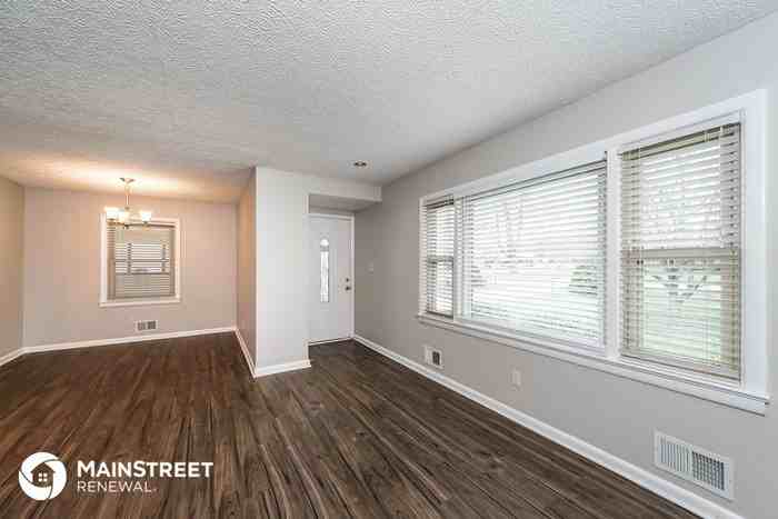 100 Southview Terrace - Photo 3 of 16