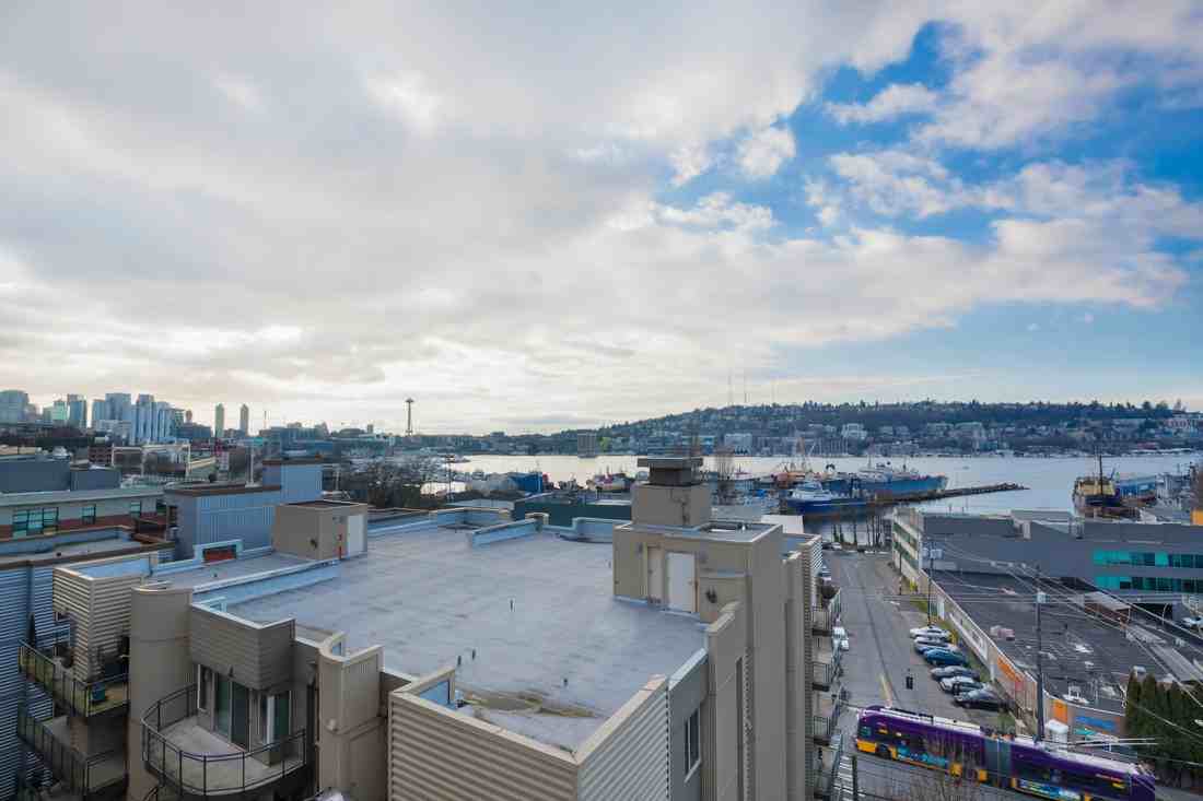 Illumina Apartment Homes - Photo 4 of 39