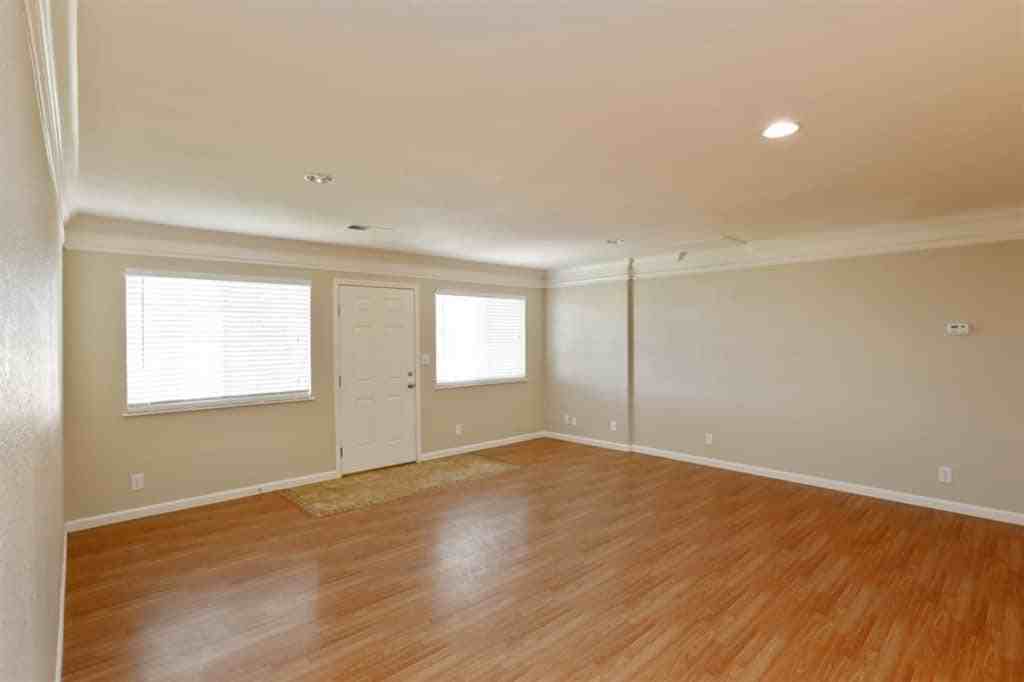 933 Jessie Ave - Photo 2 of 23