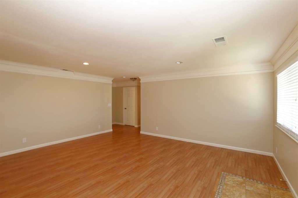 933 Jessie Ave - Photo 3 of 23