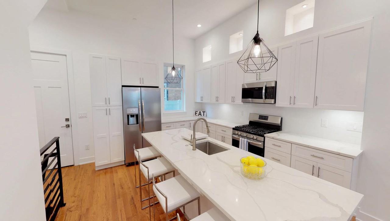 Well-connected Northern Liberties apartment with rooftop deck - Photo 2 of 10