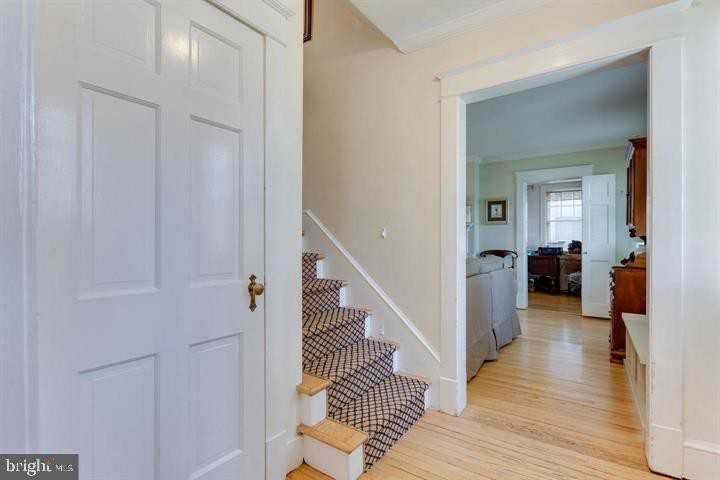 16 W Oak St - Photo 2 of 31