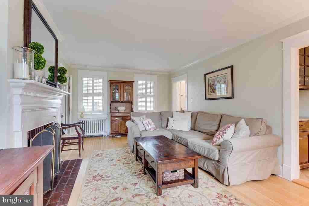 16 W Oak St - Photo 3 of 31
