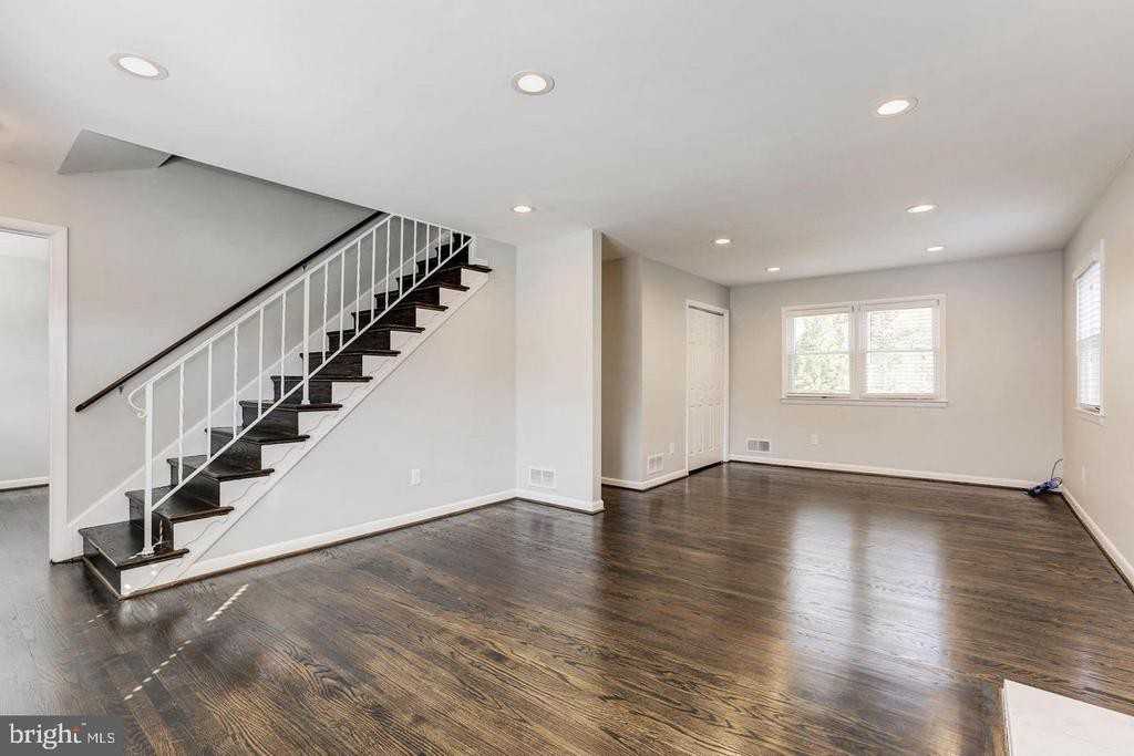 4627 9th St S - Photo 3 of 31