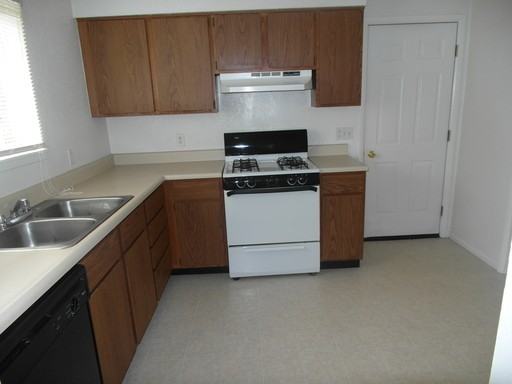 9417 6th St - Photo 3 of 8