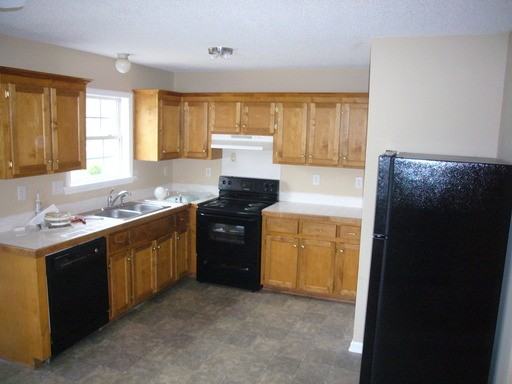 216 Putnam St - Photo 3 of 11