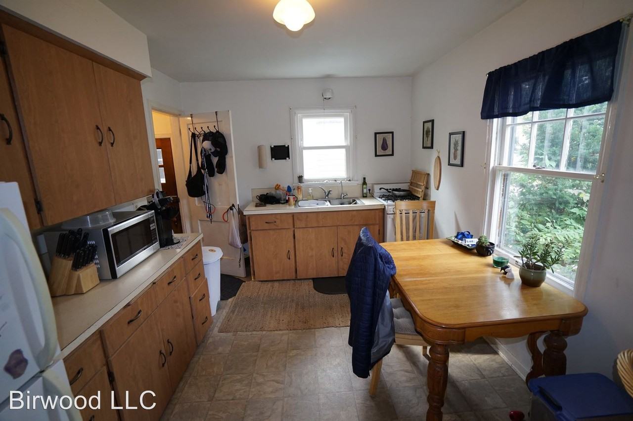 915 O'Sheridan St. - Photo 3 of 14