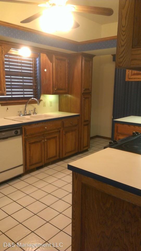 3136 Sw 100th Street - Photo 3 of 10