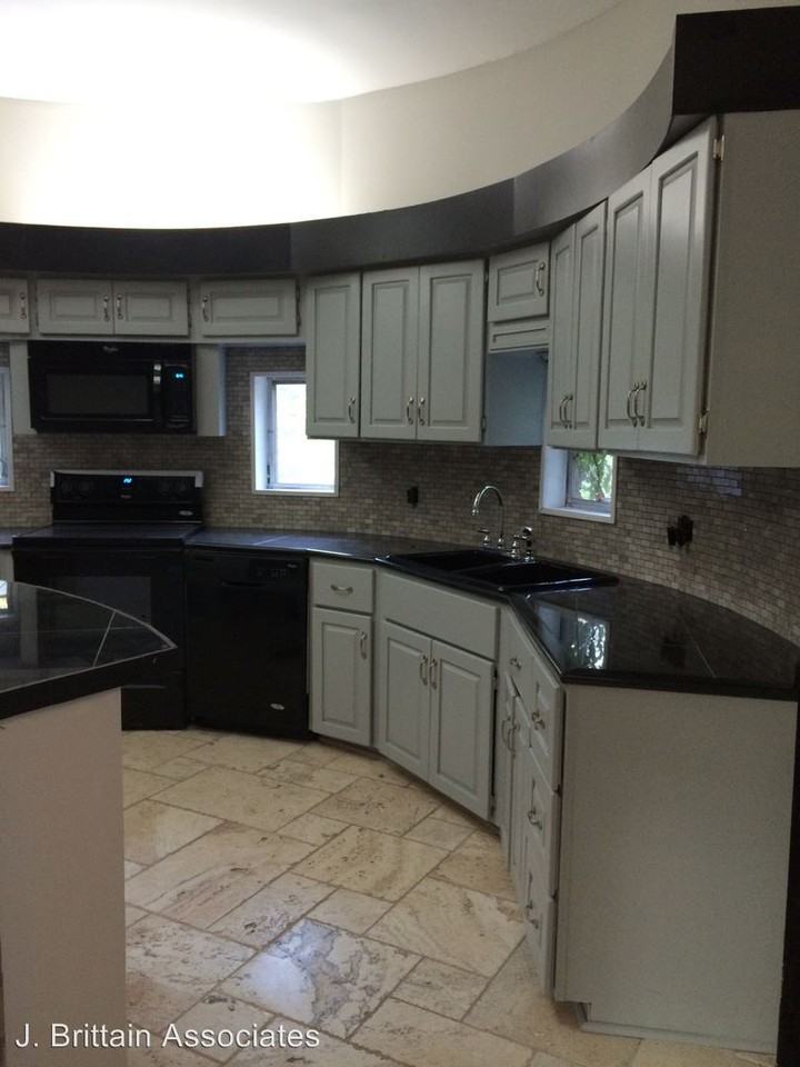 17 Sherwood Court - Photo 3 of 19