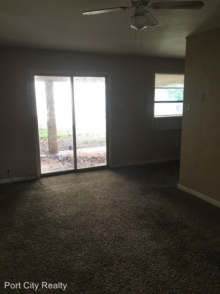 4632 6l Westwood Park - Photo 3 of 10