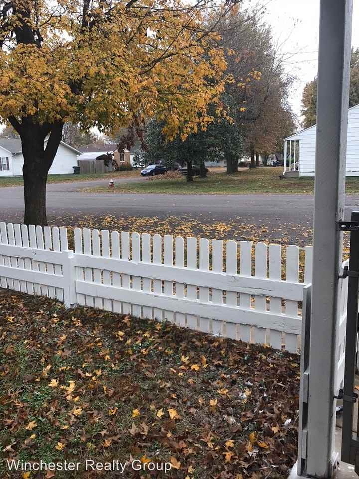 106 E Sycamore - Photo 2 of 3