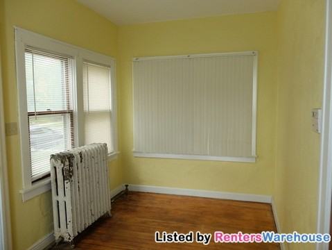 616 Newton Ave N - Photo 3 of 12